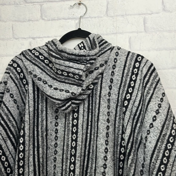 Boho Poncho Made in Nepal - Picture 7 of 10